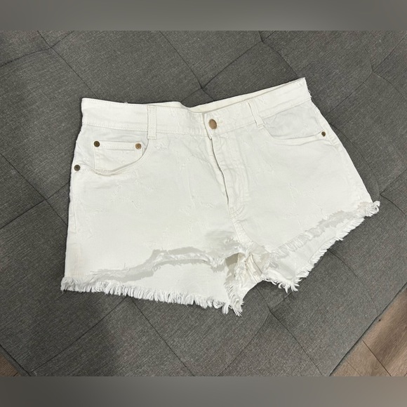 Stella McCartney Pants - STELLA MCCARTNEY • White Cutoff Shorts • Sz 31 •